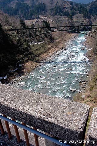 富山地鉄立山線、常願寺川に掛かる千垣橋梁。