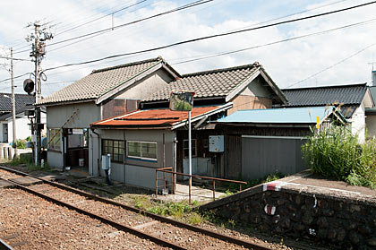 富山地鉄本線・早月加積駅、駅舎ホーム側