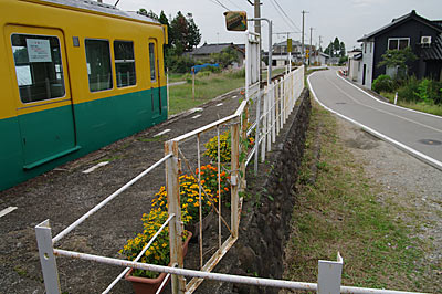 富山地鉄・立山線・釜ヶ淵駅、ホームの謎の出入り口?