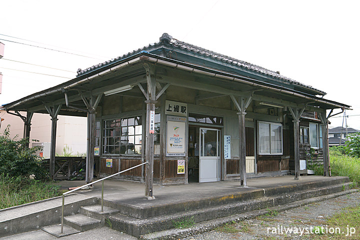 富山地鉄・上滝線・上堀駅、古く趣ある木造駅舎が残る