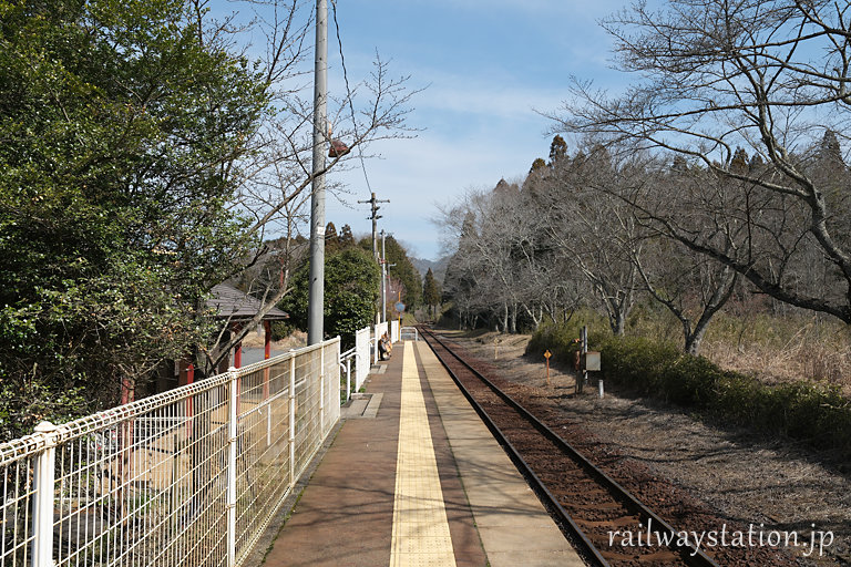 信楽高原鐵道・雲井駅1面1線の棒線配線のプラットホーム