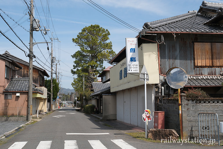 滋賀県甲賀市信楽町、信楽高原鉄道・雲井駅前の街並み