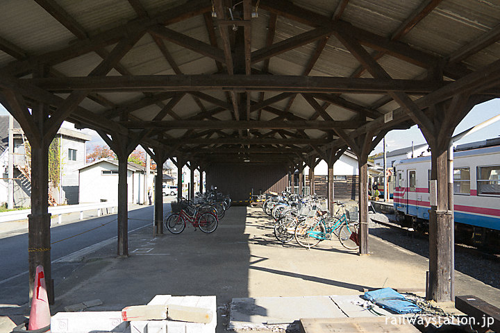 三木鉄道・三木駅・切り欠きの貨物ホーム跡