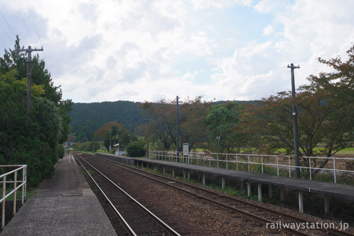 のと鉄道・西岸駅、2面2線のプラットホーム