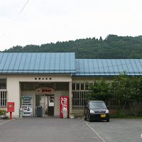 青い森鉄道・諏訪ノ平駅の枯池～荒れた寺院がある??プラットホーム～