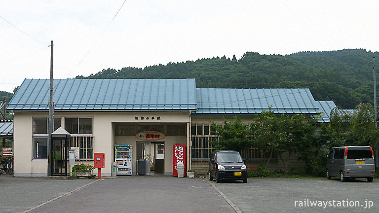 青い森鉄道・諏訪ノ平駅、古い木造駅舎が現役