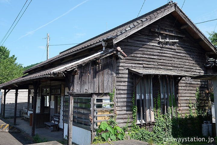 平成筑豊鉄道・油須原駅、趣ある木造駅舎だが傷みが進む…(2015年)