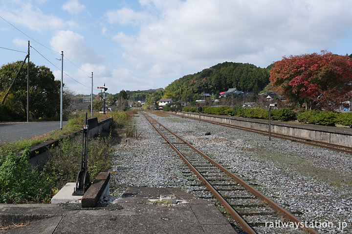 油須原駅、千鳥式ホームなど石炭輸送で賑わった国鉄田川線時代を留める構内