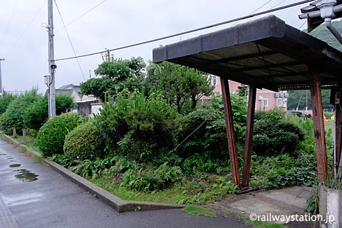 松浦鉄道・蔵宿駅、駅舎横の池庭跡