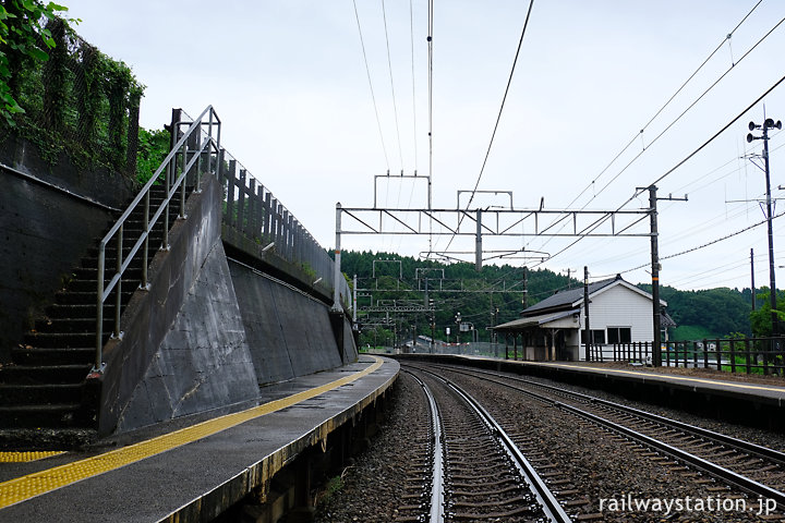 越後トキめき鉄道・有間川駅プラットホーム