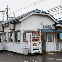 えちぜん鉄道・勝山永平寺線・越前新保駅、古い木造駅舎が現役