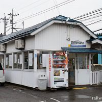 越前新保駅 (えちぜん鉄道・勝山永平寺線)～気になる古い木のベンチがある駅…～