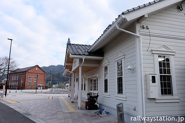 えちぜん鉄道・永平寺口駅、新駅舎と旧京都電燈古市変電所