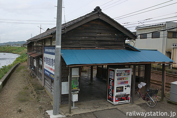 福井鉄道・古い木造駅舎が残る家久駅