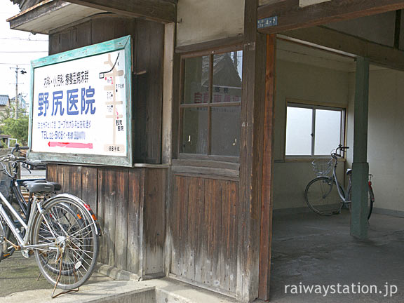 北府駅(旧名・西武生駅)の木造駅舎正面の売店跡の造り??