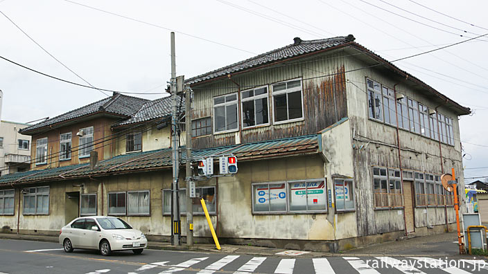 北府駅前、福井鉄道用地内にある福鉄旧本社社屋。