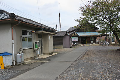 福井鉄道・北府駅、福鉄本社敷地内の建物