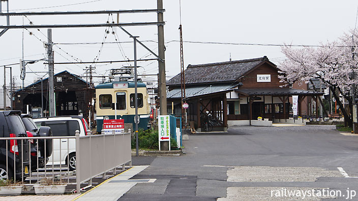 福井鉄道、大改修後の北府駅の木造駅舎と福鉄本社敷地