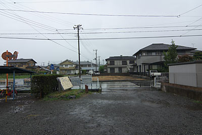 岳南鉄道(岳南電車)・岳南富士岡駅、駅前の風景