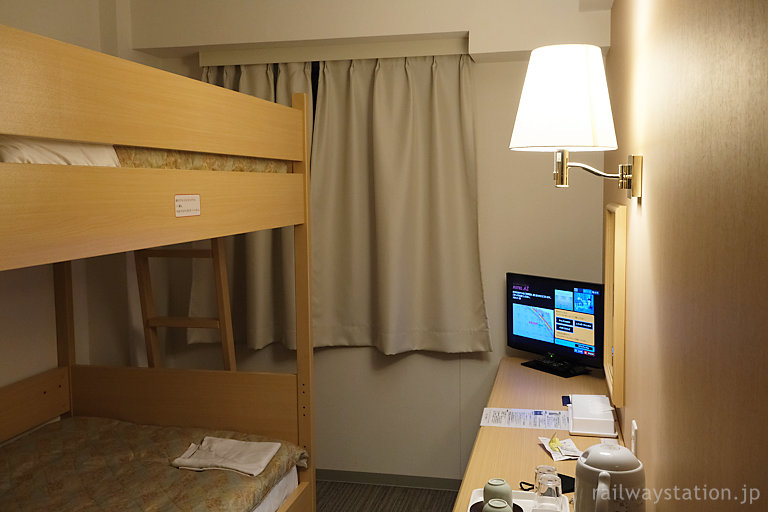 ホテルAZ 福岡築上店、二段ベッドルーム