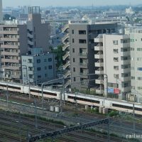 さいたま新都心駅付近、回送中の特急スワローあかぎ用651系電車