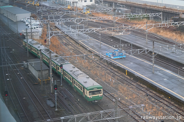 三島東急ホテルから見下ろした三島駅構内、伊豆箱根鉄道の列車