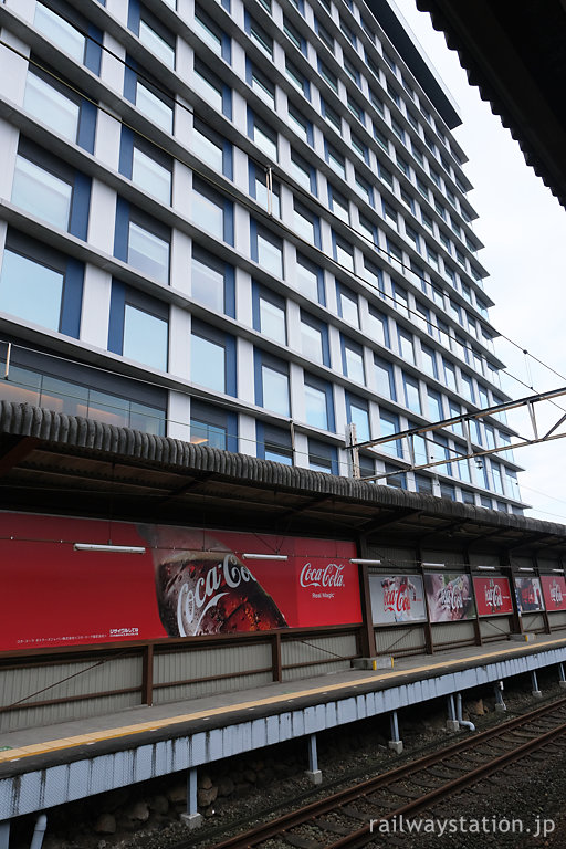 伊豆箱根鉄道駿豆線・三島駅ホームから見た三島東急ホテル