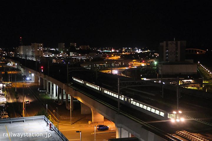 ワイズホテル旭川駅前から眺める列車、183系代走の特急宗谷