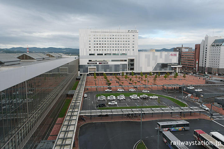 ワイズホテル旭川駅前、エレベーターホールから見た旭川駅