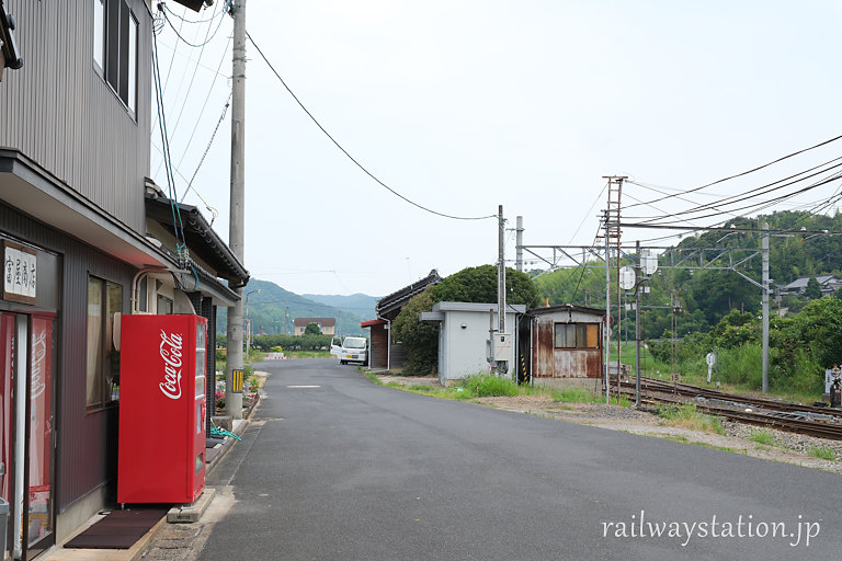 一畑電車、一軒の商店がある一畑口駅駅前、