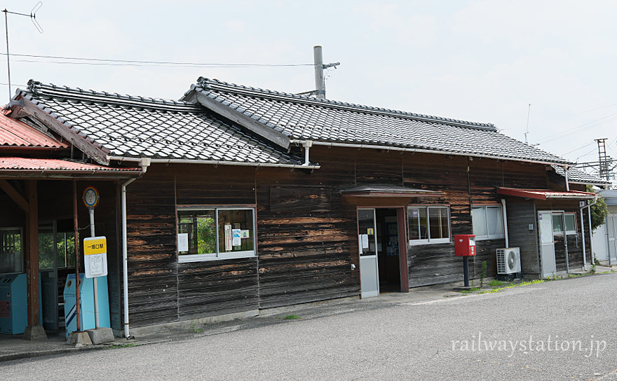 一畑電車・北松江線、古い木造駅舎が残る一畑口駅