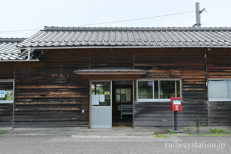 一畑電車・北松江駅の木造駅舎、正面には駅名標が無い!?