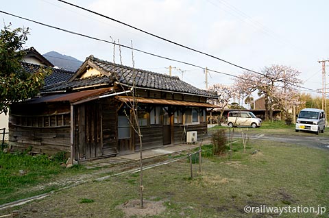 一畑電車・出雲大社前駅構内の木造建築物