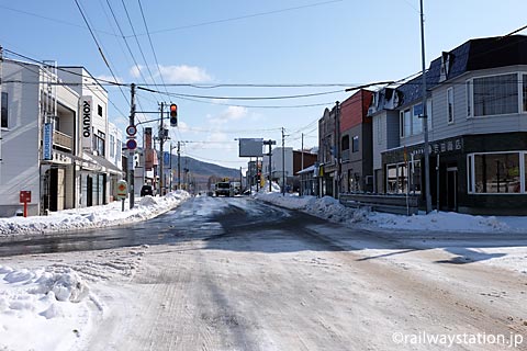 北海道・南富良野町の中心地、根室本線・幾寅駅付近の街並み