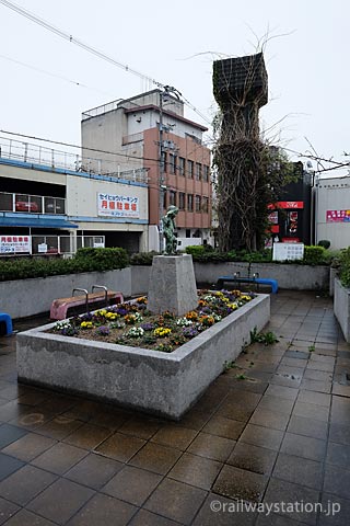 高尾アパート・大将軍駅脇の廃線跡を使った小さな公園。