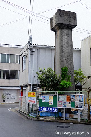 姫路市の街中に残る姫路モノレール廃線跡の橋脚