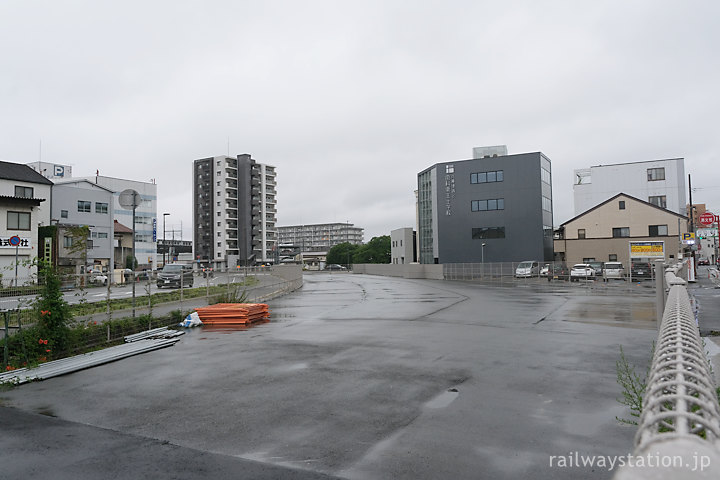 解体後の大将軍駅こと高尾アパート、アスファルトが敷かれた跡地