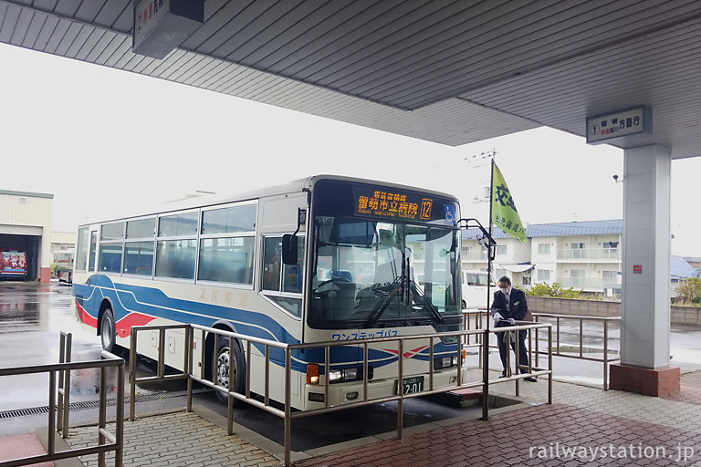沿岸バス豊富留萌線(幌延留萌線)、羽幌ターミナルに到着