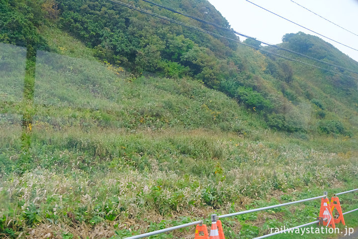 沿岸バス・豊富留萌線の車窓、小平町の国鉄羽幌線廃線跡?