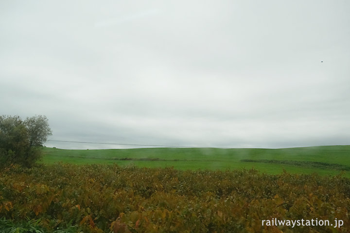 沿岸バスの車窓、牧場が広がる酪農の町・豊富