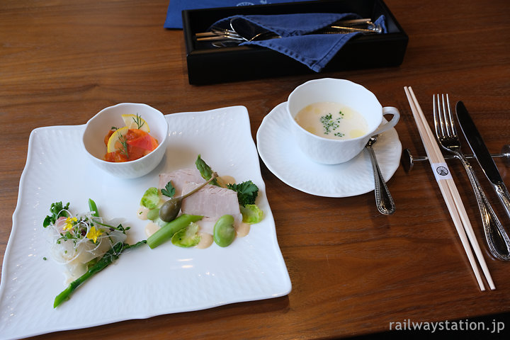 門司港駅舎みかど食堂ランチコースの前菜とスープ