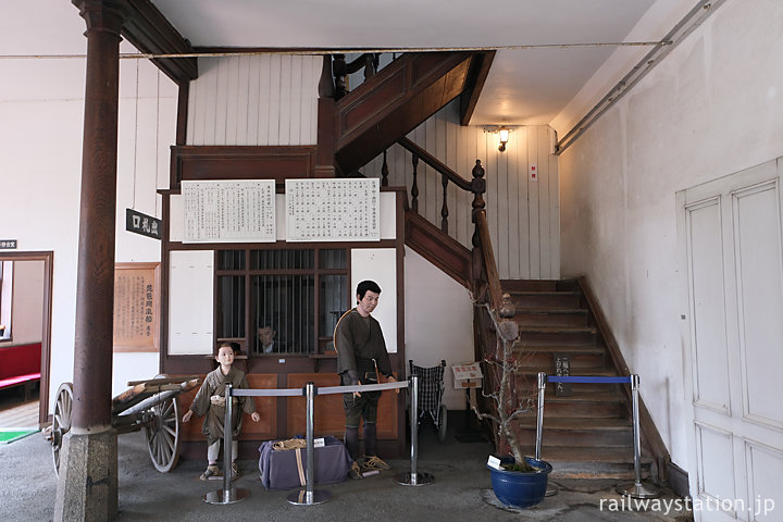 明治築の日本最古の駅舎・初代長浜駅舎出札口