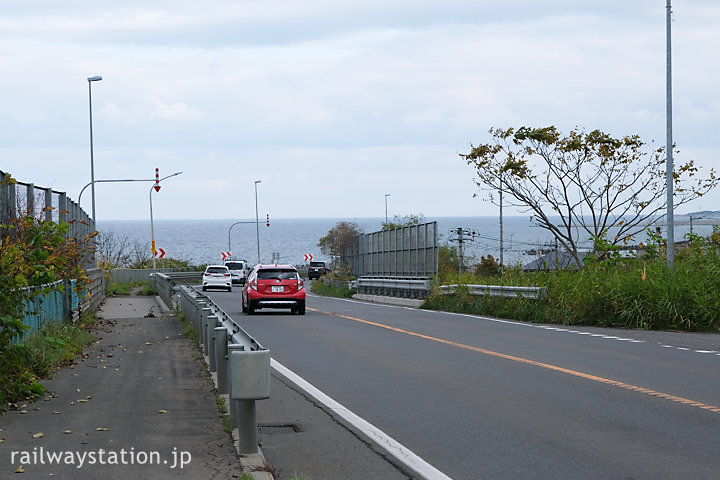 北海道八雲町、国道5号線沿いに広がる海