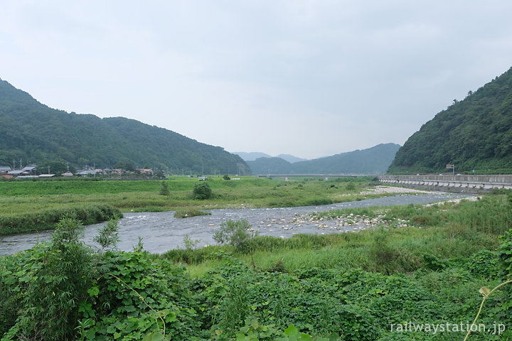 鳥取県鳥取市山間部を流れる千代川