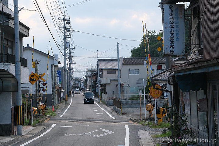 津山市、東津山駅近くの商店街