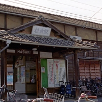 伊予鉄道・郡中線・松前駅、古めかしい木造駅舎が現役