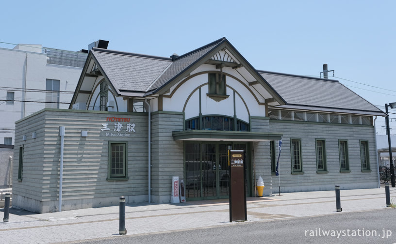 伊予鉄道高浜線・三津駅、特徴的な旧駅舎を模した新駅舎