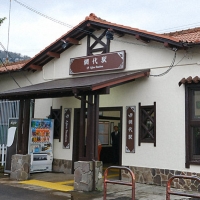 JR東日本伊東線・網代駅、リゾート色ある洋風木造駅舎