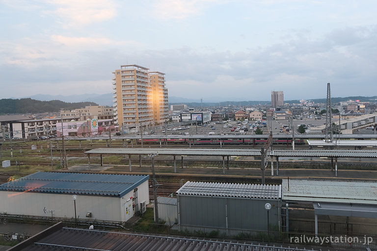 ホテルメトロポリタン秋田から眺めた秋田駅ホーム