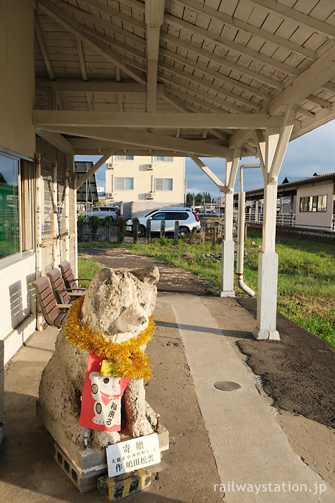 大館市の東大館駅の秋田犬(忠犬ハチ公?)像